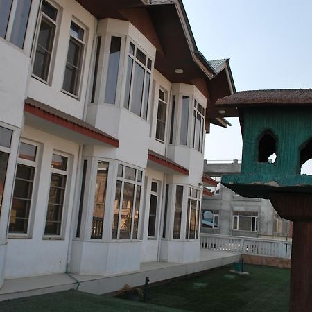 Kaisar Hotel Srīnagar Eksteriør billede