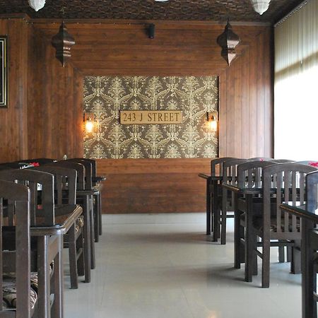 Kaisar Hotel Srīnagar Eksteriør billede