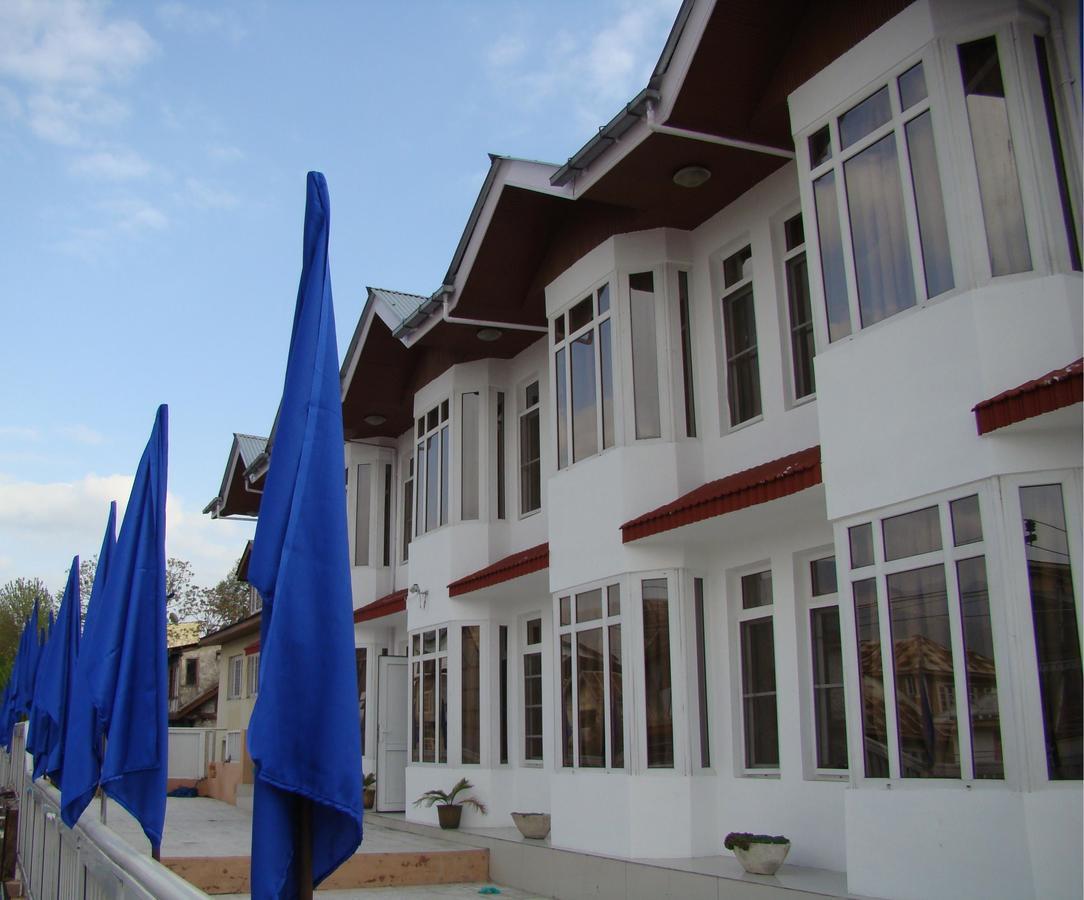 Kaisar Hotel Srīnagar Eksteriør billede
