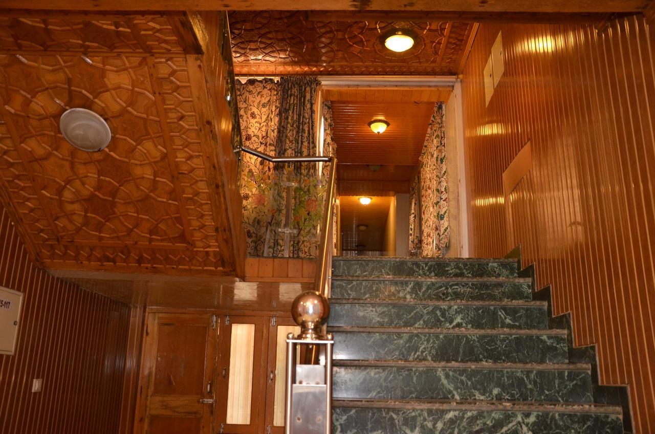Kaisar Hotel Srīnagar Eksteriør billede