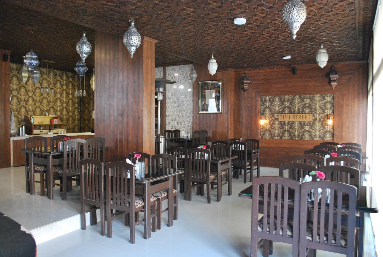 Kaisar Hotel Srīnagar Eksteriør billede