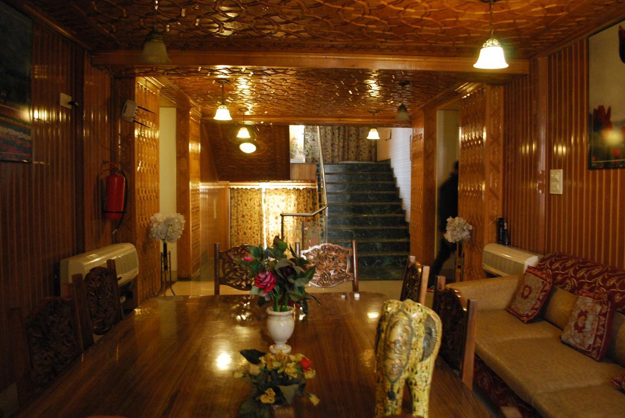 Kaisar Hotel Srīnagar Eksteriør billede
