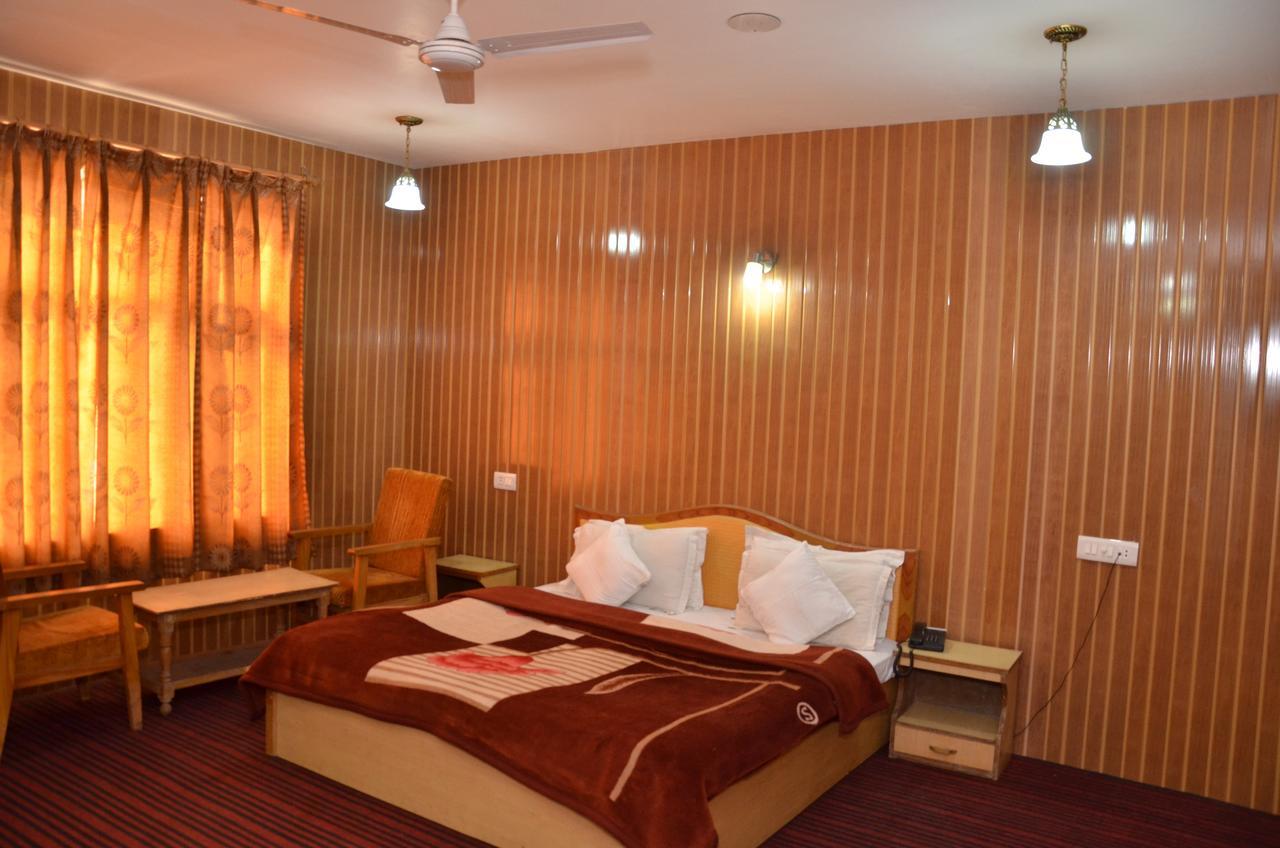 Kaisar Hotel Srīnagar Eksteriør billede