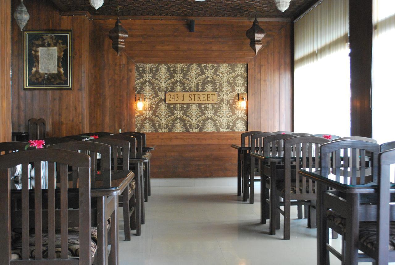 Kaisar Hotel Srīnagar Eksteriør billede