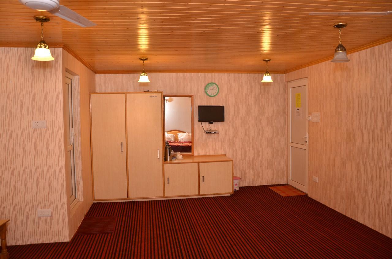 Kaisar Hotel Srīnagar Eksteriør billede