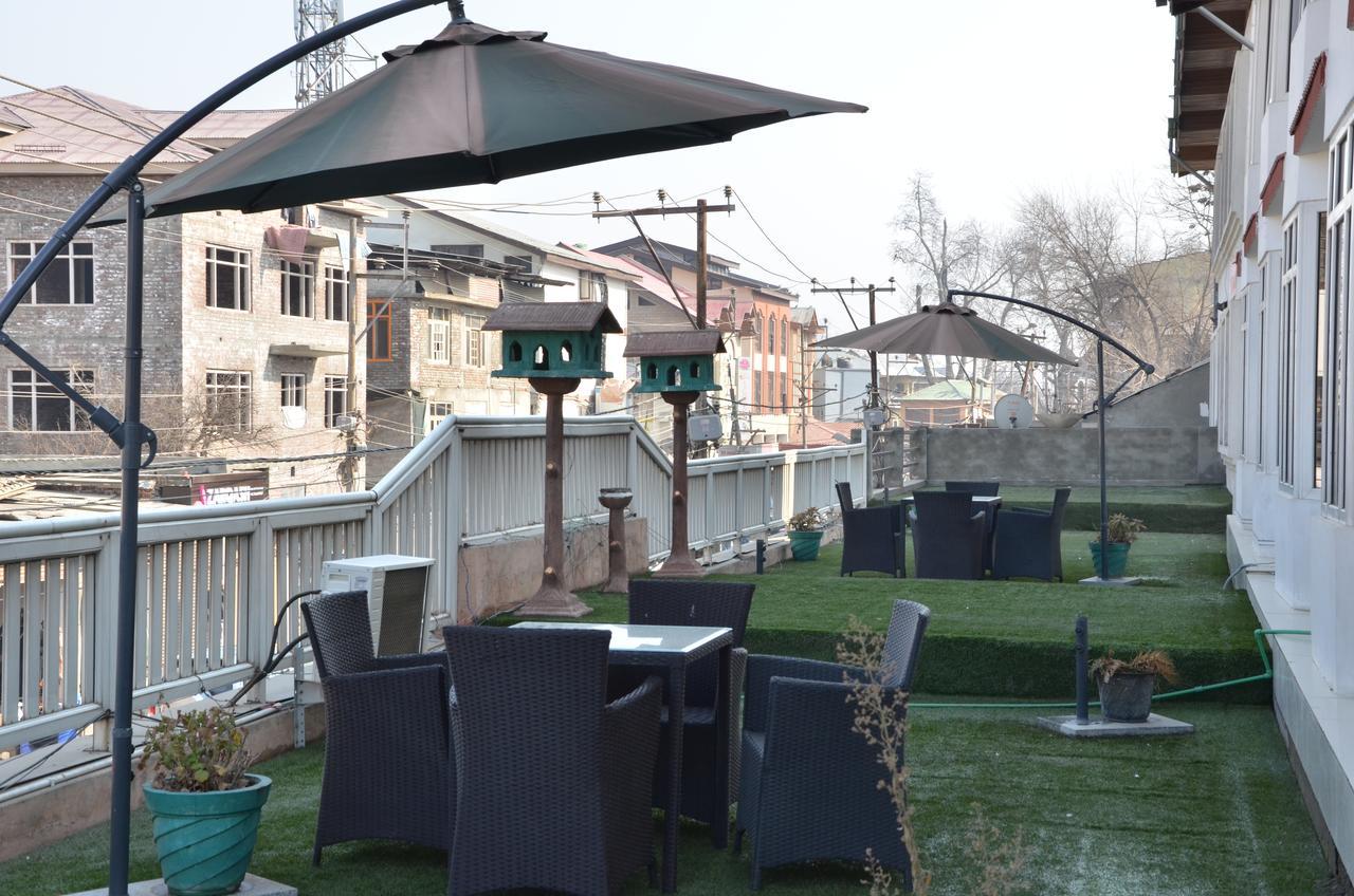 Kaisar Hotel Srīnagar Eksteriør billede