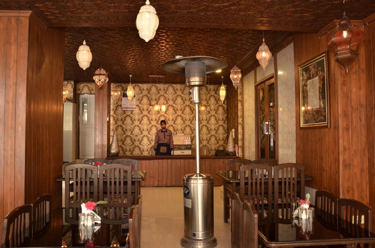 Kaisar Hotel Srīnagar Eksteriør billede